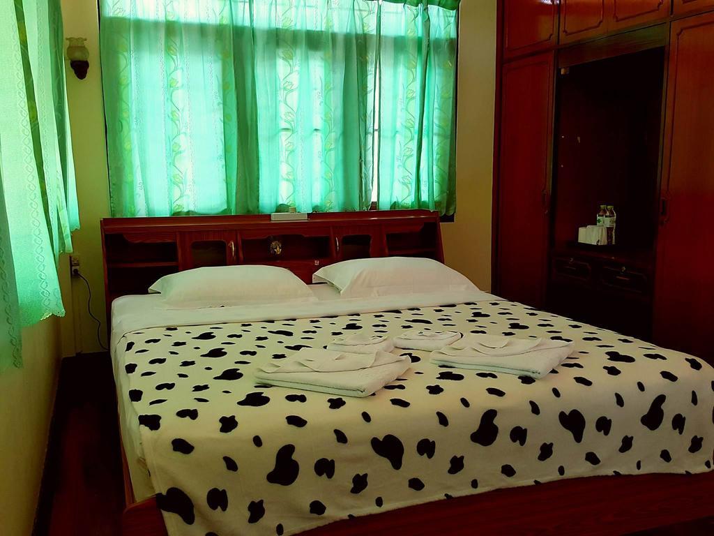 Emmanuel Guesthouse Prachuap Khiri Khan Bagian luar foto