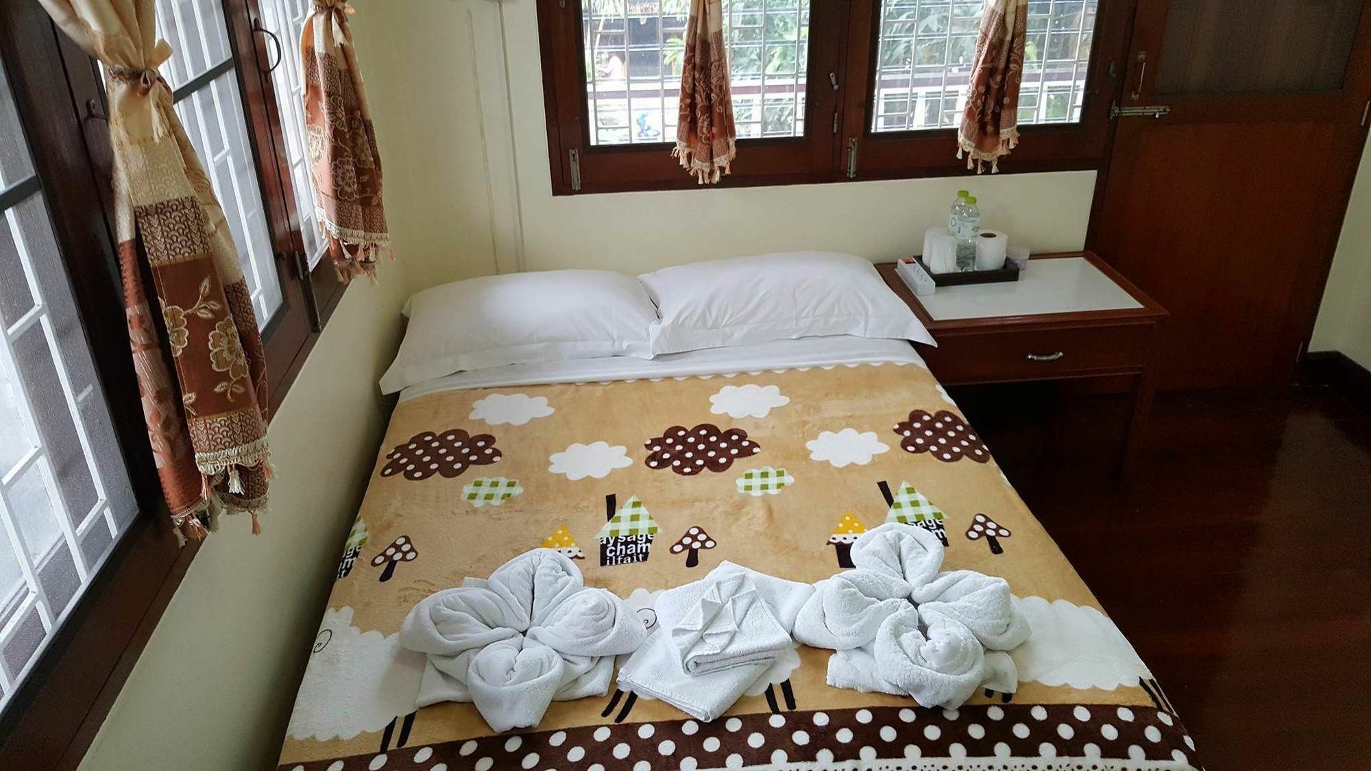 Emmanuel Guesthouse Prachuap Khiri Khan Bagian luar foto